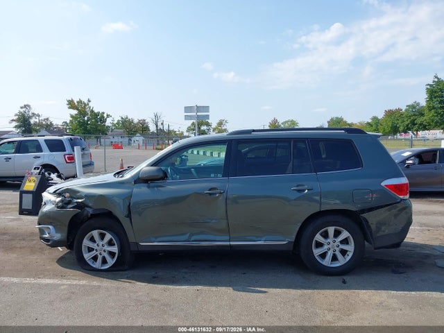 2013 Toyota Highlander Se V6 მანქანა იყიდება აუქციონზე, vin: 5TDBK3EH2DS248241, აუქციონის ნომერი: 46131632