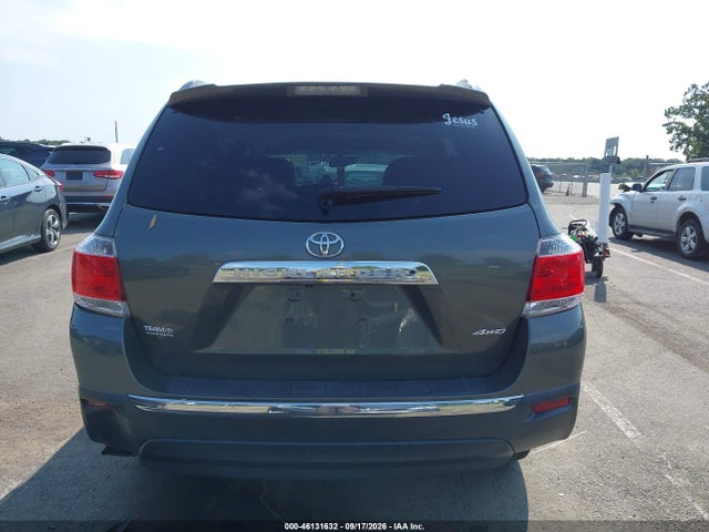 2013 Toyota Highlander Se V6 მანქანა იყიდება აუქციონზე, vin: 5TDBK3EH2DS248241, აუქციონის ნომერი: 46131632