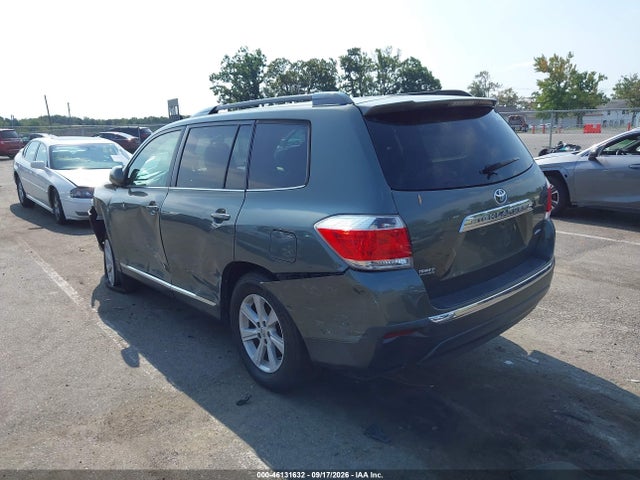 2013 Toyota Highlander Se V6 მანქანა იყიდება აუქციონზე, vin: 5TDBK3EH2DS248241, აუქციონის ნომერი: 46131632
