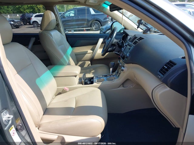 2013 Toyota Highlander Se V6 მანქანა იყიდება აუქციონზე, vin: 5TDBK3EH2DS248241, აუქციონის ნომერი: 46131632