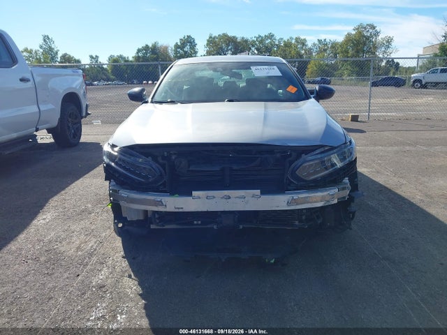2022 Honda Accord Hybrid Sport მანქანა იყიდება აუქციონზე, vin: 1HGCV3F21NA026621, აუქციონის ნომერი: 46131668