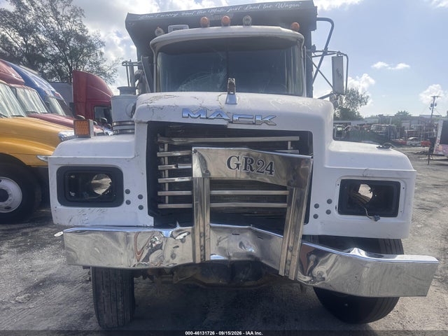 46131726 :رقم المزاد ، 1M2P267C9YM048673 vin ، 2000 Mack 600 Rd600 مزاد بيع