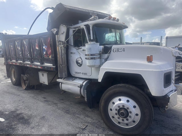 46131726 :رقم المزاد ، 1M2P267C9YM048673 vin ، 2000 Mack 600 Rd600 مزاد بيع