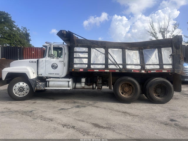 46131726 :رقم المزاد ، 1M2P267C9YM048673 vin ، 2000 Mack 600 Rd600 مزاد بيع