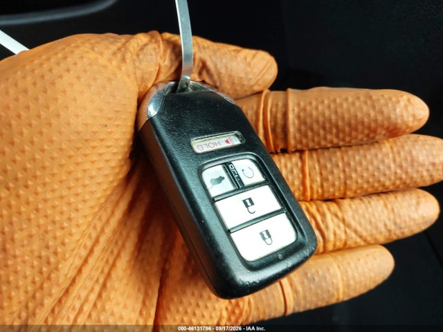 46131796 :رقم المزاد ، 5FNYF6H90HB105058 vin ، 2017 Honda Pilot Touring مزاد بيع