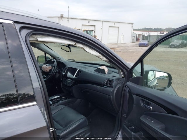 46131796 :رقم المزاد ، 5FNYF6H90HB105058 vin ، 2017 Honda Pilot Touring مزاد بيع