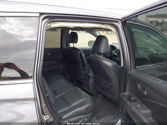 46131796 :رقم المزاد ، 5FNYF6H90HB105058 vin ، 2017 Honda Pilot Touring مزاد بيع