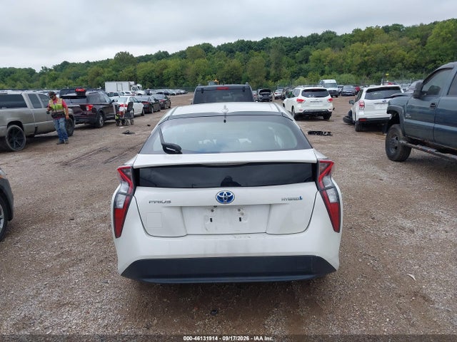 46131914 :رقم المزاد ، JTDKARFU2G3003690 vin ، 2016 Toyota Prius Three مزاد بيع