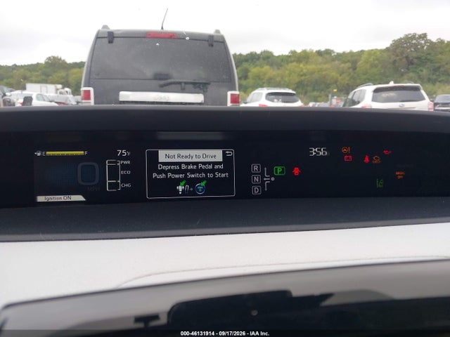 46131914 :رقم المزاد ، JTDKARFU2G3003690 vin ، 2016 Toyota Prius Three مزاد بيع