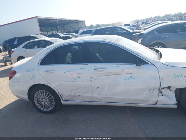 2015 Mercedes-benz C 300 Luxury მანქანა იყიდება აუქციონზე, vin: 55SWF4JB5FU042978, აუქციონის ნომერი: 46131935