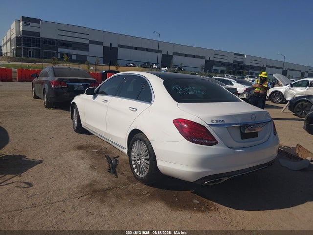 2015 Mercedes-benz C 300 Luxury მანქანა იყიდება აუქციონზე, vin: 55SWF4JB5FU042978, აუქციონის ნომერი: 46131935