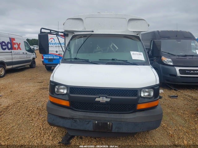 46132202 :رقم المزاد ، 1GBHG31V431186302 vin ، 2003 Chevrolet Express Cutaway مزاد بيع