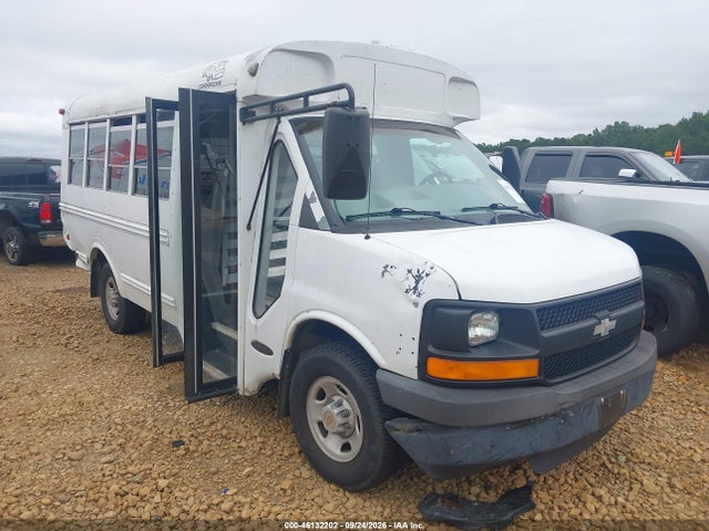 46132202 :رقم المزاد ، 1GBHG31V431186302 vin ، 2003 Chevrolet Express Cutaway مزاد بيع