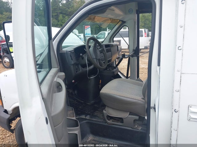 46132202 :رقم المزاد ، 1GBHG31V431186302 vin ، 2003 Chevrolet Express Cutaway مزاد بيع