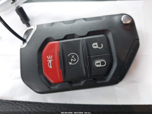 2026 Jeep Wrangler Sahara 4x4 მანქანა იყიდება აუქციონზე, vin: 1C4PJXEN3TW195148, აუქციონის ნომერი: 46132206
