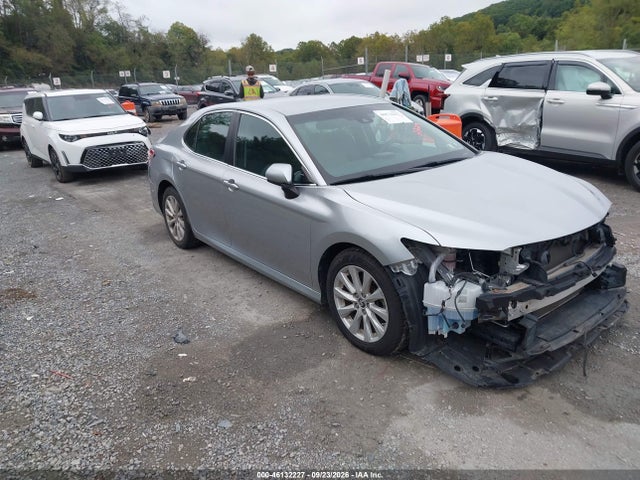 Продажа на аукционе авто 2018 Toyota Camry Le, vin: 4T1B11HK1JU578910, номер лота: 46132227