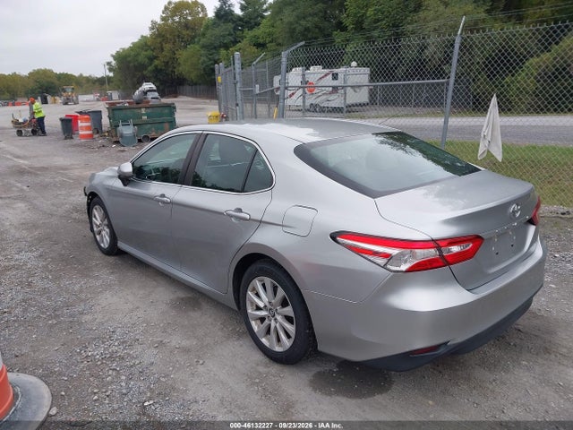 Продажа на аукционе авто 2018 Toyota Camry Le, vin: 4T1B11HK1JU578910, номер лота: 46132227