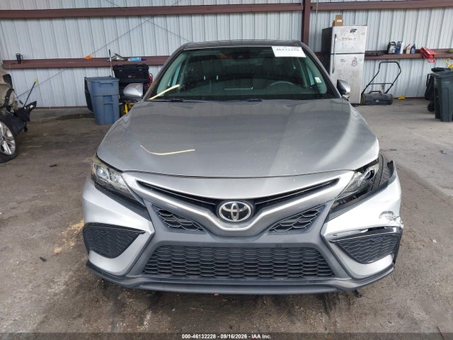 46132228 :رقم المزاد ، 4T1G11AK8MU528493 vin ، 2021 Toyota Camry Se مزاد بيع