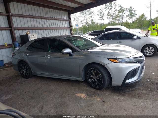 46132228 :رقم المزاد ، 4T1G11AK8MU528493 vin ، 2021 Toyota Camry Se مزاد بيع