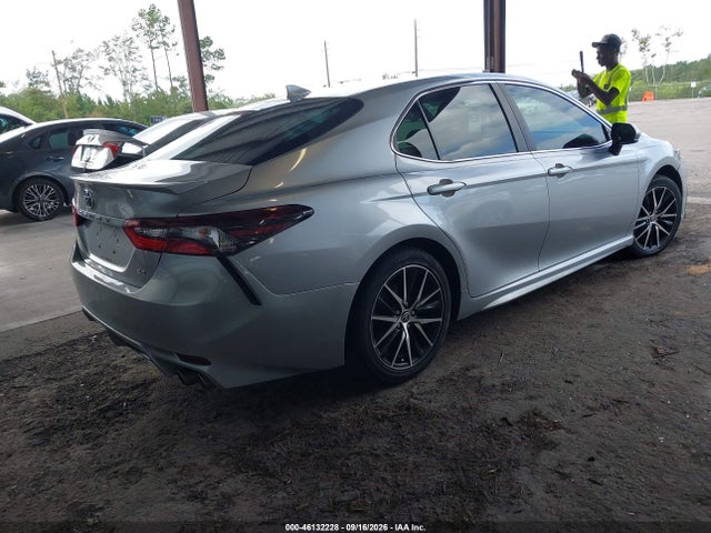 46132228 :رقم المزاد ، 4T1G11AK8MU528493 vin ، 2021 Toyota Camry Se مزاد بيع
