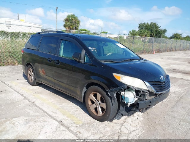 2014 Toyota Sienna Le V6 8 Passenger მანქანა იყიდება აუქციონზე, vin: 5TDKK3DC9ES428999, აუქციონის ნომერი: 46132265