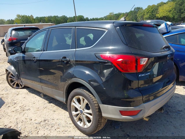 46132300 :رقم المزاد ، 1FMCU0GDXKUA07961 vin ، 2019 Ford Escape Se مزاد بيع
