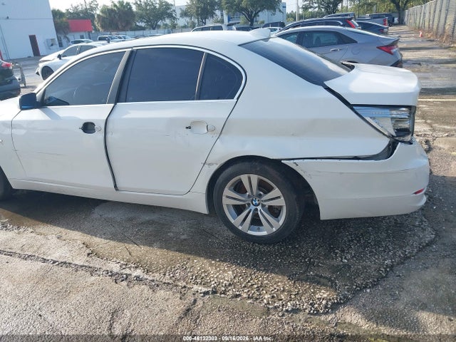46132303 :رقم المزاد ، WBANU53559C118438 vin ، 2009 Bmw 528i مزاد بيع