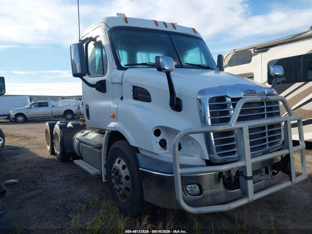 Продажа на аукционе авто 2015 Freightliner Cascadia 113, vin: 1FUJGBDV7FLBW4382, номер лота: 46132526