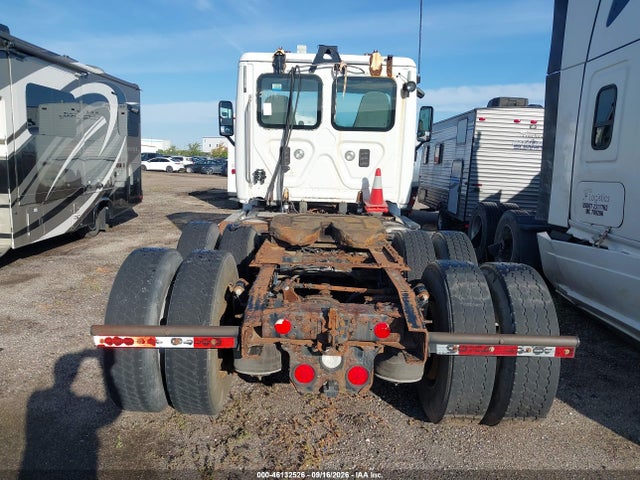 Продажа на аукционе авто 2015 Freightliner Cascadia 113, vin: 1FUJGBDV7FLBW4382, номер лота: 46132526