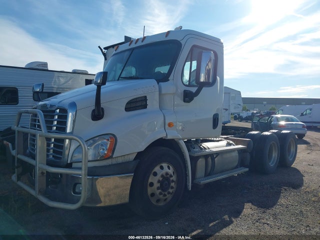 Продажа на аукционе авто 2015 Freightliner Cascadia 113, vin: 1FUJGBDV7FLBW4382, номер лота: 46132526