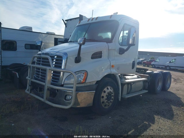 Продажа на аукционе авто 2015 Freightliner Cascadia 113, vin: 1FUJGBDV7FLBW4382, номер лота: 46132526