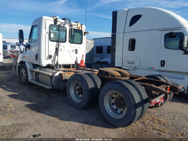 Продажа на аукционе авто 2015 Freightliner Cascadia 113, vin: 1FUJGBDV7FLBW4382, номер лота: 46132526