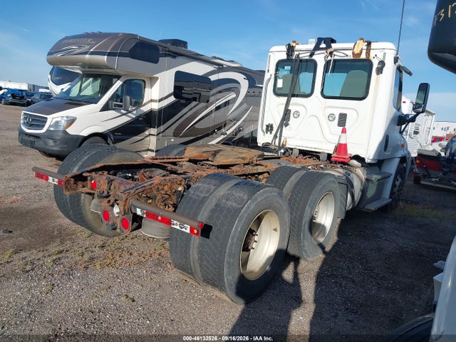 Продажа на аукционе авто 2015 Freightliner Cascadia 113, vin: 1FUJGBDV7FLBW4382, номер лота: 46132526