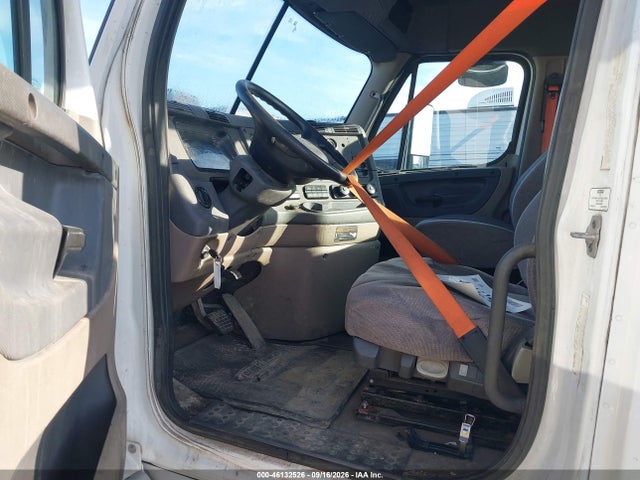 Продажа на аукционе авто 2015 Freightliner Cascadia 113, vin: 1FUJGBDV7FLBW4382, номер лота: 46132526