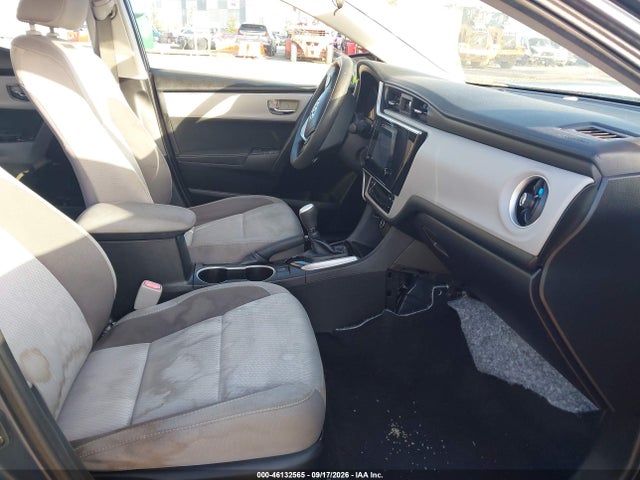 46132565 :رقم المزاد ، 5YFBURHE2JP847496 vin ، 2018 Toyota Corolla Le مزاد بيع