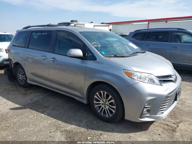 46132599 :رقم المزاد ، 5TDYZ3DC1JS921866 vin ، 2018 Toyota Sienna Xle 8 Passenger مزاد بيع