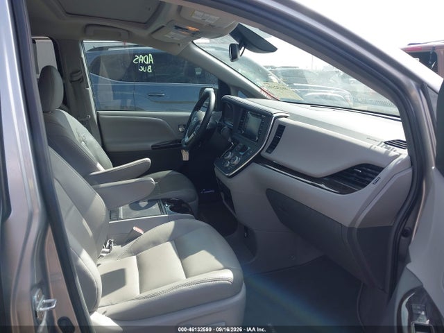46132599 :رقم المزاد ، 5TDYZ3DC1JS921866 vin ، 2018 Toyota Sienna Xle 8 Passenger مزاد بيع