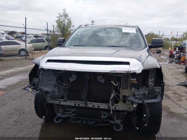 Продажа на аукционе авто 2017 Toyota Tundra Sr5 5.7l V8, vin: 5TFDW5F15HX627874, номер лота: 46132826