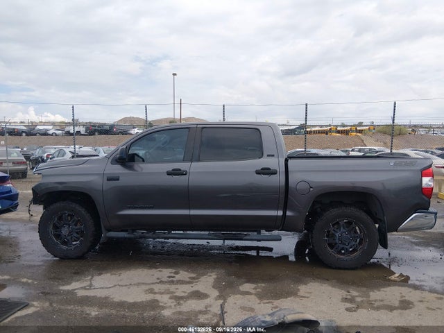 Продажа на аукционе авто 2017 Toyota Tundra Sr5 5.7l V8, vin: 5TFDW5F15HX627874, номер лота: 46132826