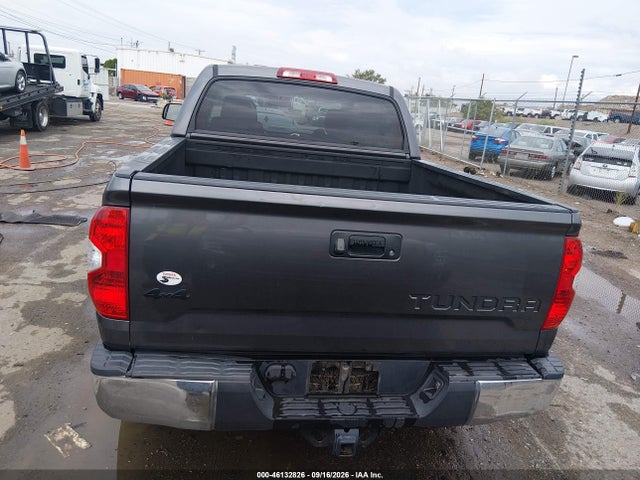 Продажа на аукционе авто 2017 Toyota Tundra Sr5 5.7l V8, vin: 5TFDW5F15HX627874, номер лота: 46132826