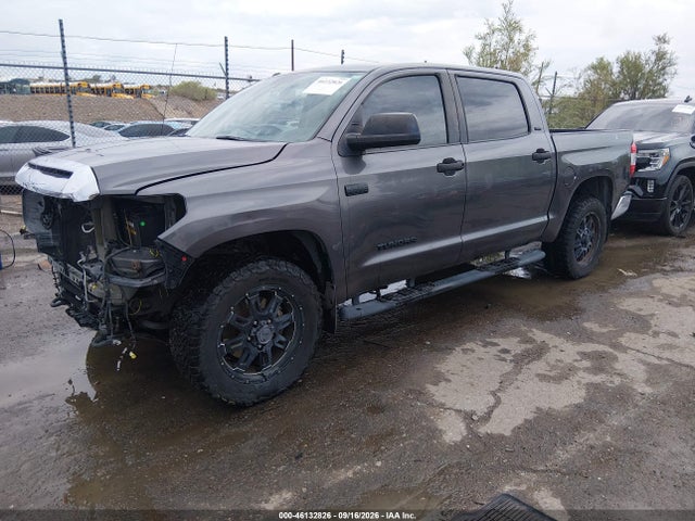 Продажа на аукционе авто 2017 Toyota Tundra Sr5 5.7l V8, vin: 5TFDW5F15HX627874, номер лота: 46132826