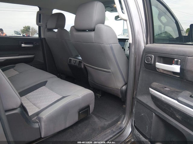 Продажа на аукционе авто 2017 Toyota Tundra Sr5 5.7l V8, vin: 5TFDW5F15HX627874, номер лота: 46132826