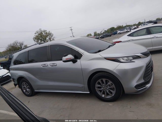 Toyota SIENNA LE 2021 5TDKRKEC1MS005952 Image 13