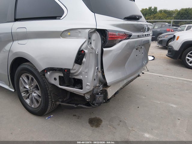Toyota SIENNA LE 2021 5TDKRKEC1MS005952 Image 17