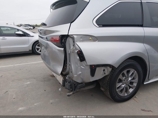 Toyota SIENNA LE 2021 5TDKRKEC1MS005952 Image 18