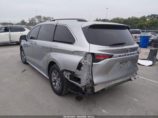 Toyota SIENNA LE 2021 5TDKRKEC1MS005952 Image 3