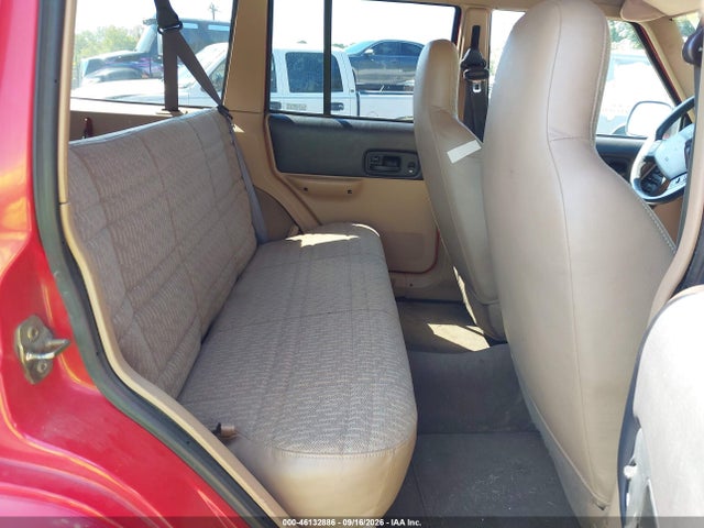 2001 Jeep Cherokee Sport მანქანა იყიდება აუქციონზე, vin: 1J4FT48S61L500639, აუქციონის ნომერი: 46132886