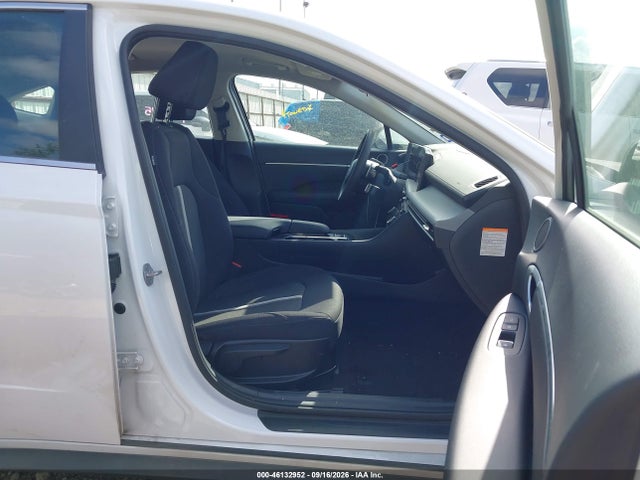 2026 Hyundai Sonata Hybrid Blue მანქანა იყიდება აუქციონზე, vin: KMHL24JJ6TA147973, აუქციონის ნომერი: 46132952