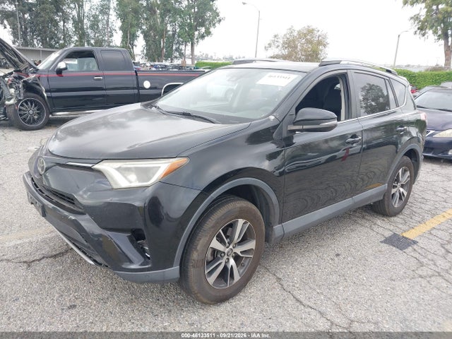 Toyota Rav4 Xle 2018 2T3WFREV2JW435620 Image 2