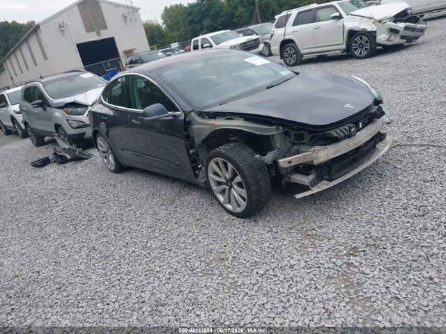 46133584 :رقم المزاد ، 5YJ3E1EA5JF032788 vin ، 2018 Tesla Model 3 Long Range/mid Range مزاد بيع